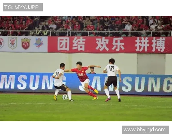 城市马拉松赛场上北京飞盘队展现卓越耐力与团队协作精神