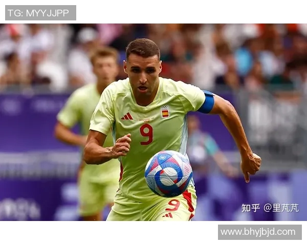 激情四溢的奥运足球比赛展现运动员拼搏精神与团结力量