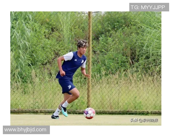 足球之路多艰辛从青涩梦想到职业赛场的挑战与坚持